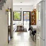 Nyaraló Avra *